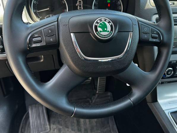 Skoda Octavia II (A5) Рестайлинг с пробегом 2013 года, цена 815 000 рублей, 229000 км, лифтбек, Автокод Объявления