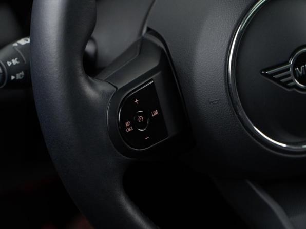 Mini Hatch III (F55/F56) Рестайлинг 2 с пробегом 2021 года, цена 3 374 810 рублей, 22714 км, хэтчбек, Автокод Объявления