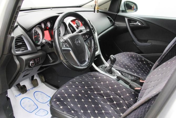 Opel Astra J Рестайлинг с пробегом 2014 года, цена 798 800 рублей, 224683 км, седан, Автокод Объявления