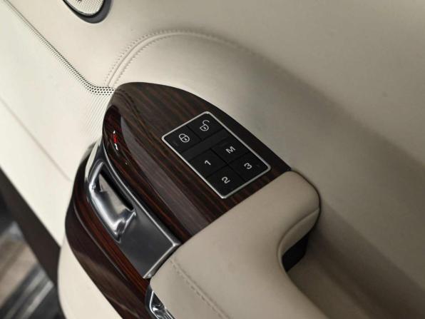 Land Rover Range Rover IV с пробегом 2015 года, цена 3 700 000 рублей, 234428 км, внедорожник, Автокод Объявления