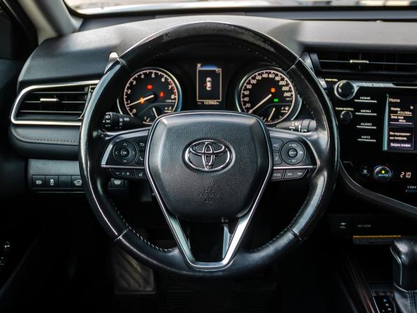 Toyota Camry VIII (XV70) с пробегом 2020 года, цена 2 470 000 рублей, 123562 км, седан, Автокод Объявления