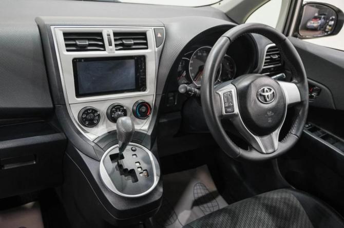 Toyota Ractis II с пробегом 2012 года, цена 849 000 рублей, 147000 км, хэтчбек, Автокод Объявления