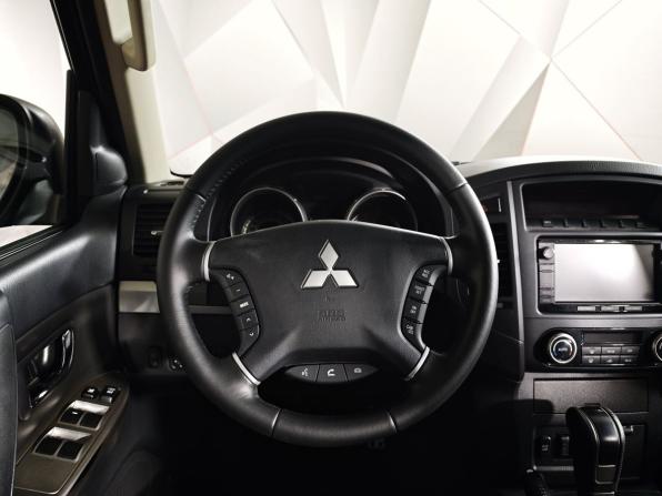 Mitsubishi Pajero IV Рестайлинг 1 с пробегом 2013 года, цена 2 235 000 рублей, 205353 км, внедорожник, Автокод Объявления