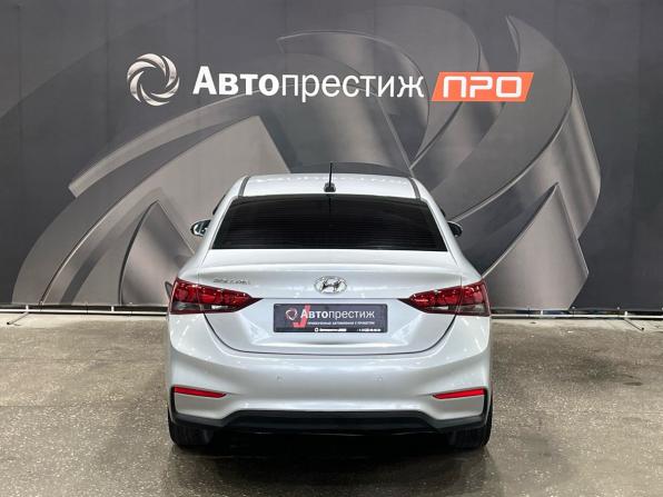 Hyundai Solaris II с пробегом 2018 года, цена 1 225 000 рублей, 65549 км, седан, Автокод Объявления