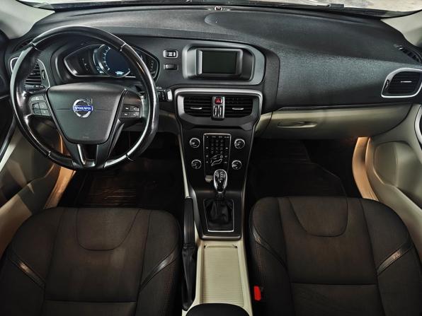 Volvo V40 II с пробегом 2013 года, цена 985 000 рублей, 287336 км, хэтчбек, Автокод Объявления