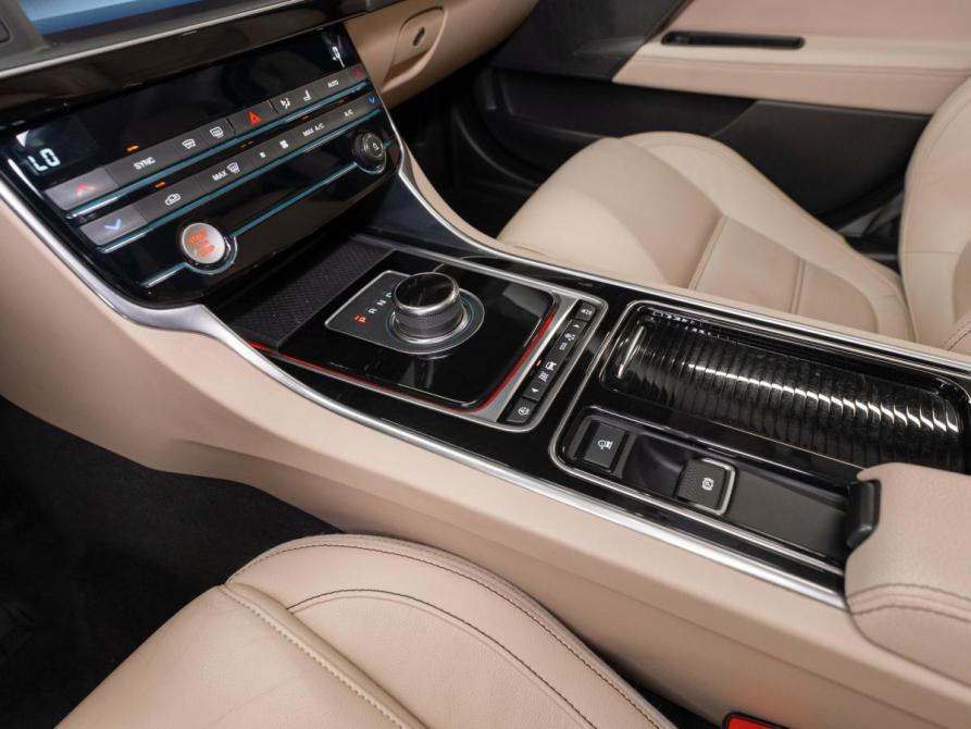 Jaguar XE I Москва  - изображение 16