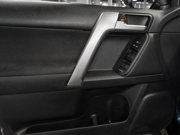 Toyota Land Cruiser Prado 150 Series Рестайлинг 2 с пробегом 2018 года, цена 4 480 000 рублей, 198510 км, внедорожник, Автокод Объявления