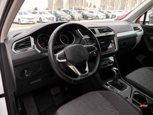 Volkswagen Tiguan II Рестайлинг с пробегом 2021 года, цена 2 987 000 рублей, 24941 км, внедорожник, Автокод Объявления