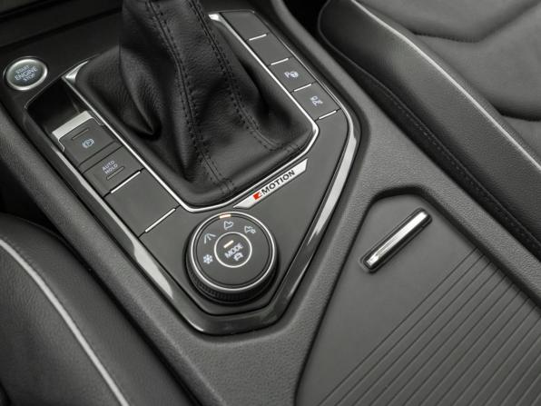 Volkswagen Tiguan II Рестайлинг с пробегом 2021 года, цена 3 880 000 рублей, 34364 км, внедорожник, Автокод Объявления
