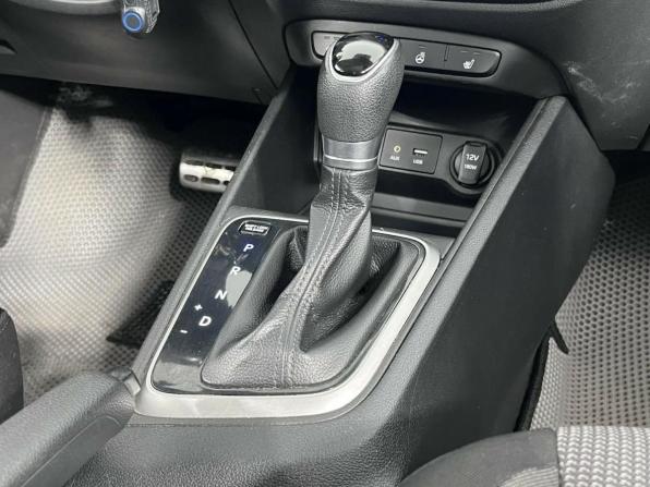 Hyundai Solaris II с пробегом 2017 года, цена 945 000 рублей, 172314 км, седан, Автокод Объявления