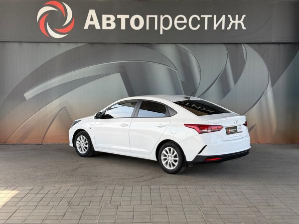 Hyundai Solaris II Рестайлинг с пробегом 2021 года, цена 1 369 000 рублей, 117488 км, седан, Автокод Объявления