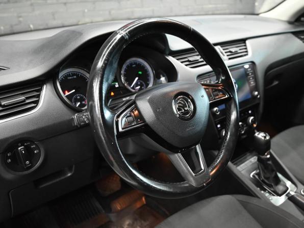 Skoda Octavia III (A7) Рестайлинг с пробегом 2018 года, цена 1 700 000 рублей, 272882 км, лифтбек, Автокод Объявления