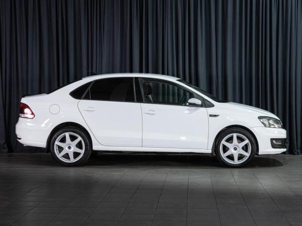 Volkswagen Polo V Рестайлинг с пробегом 2018 года, цена 1 035 000 рублей, 159384 км, седан, Автокод Объявления