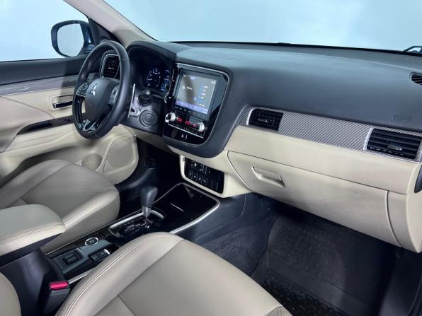 Mitsubishi Outlander III Рестайлинг 3 с пробегом 2020 года, цена 2 620 000 рублей, 63613 км, внедорожник, Автокод Объявления