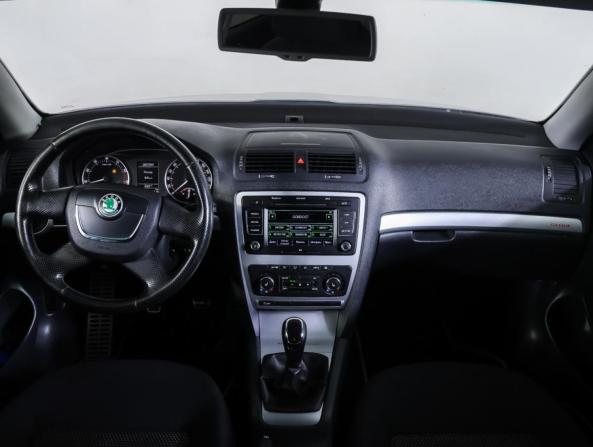 Skoda Octavia II (A5) Рестайлинг с пробегом 2012 года, цена 985 000 рублей, 310557 км, универсал, Автокод Объявления
