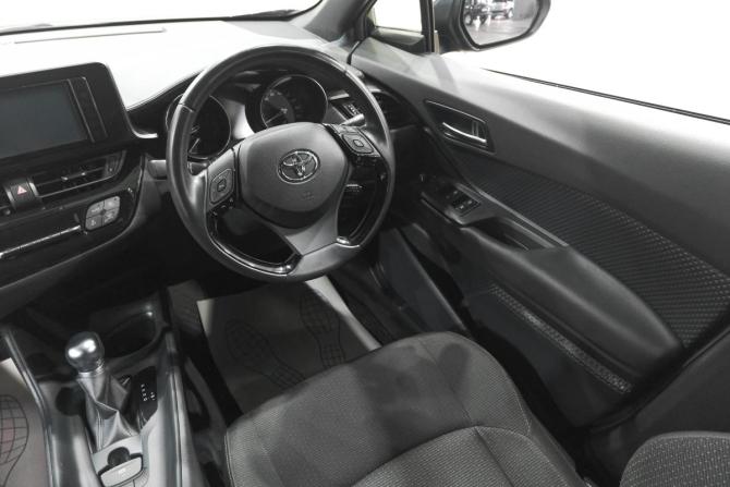 Toyota C-HR I с пробегом 2018 года, цена 2 099 000 рублей, 33000 км, внедорожник, Автокод Объявления
