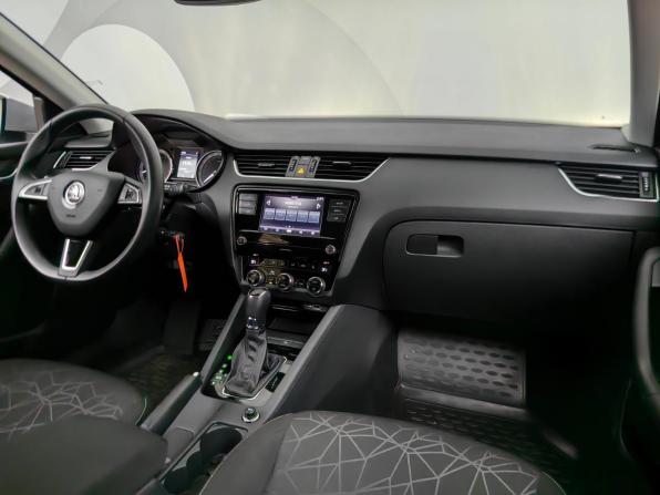 Skoda Octavia III (A7) Рестайлинг с пробегом 2019 года, цена 2 119 000 рублей, 52473 км, лифтбек, Автокод Объявления