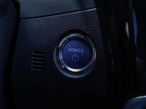 Toyota Auris II Рестайлинг с пробегом 2018 года, цена 1 598 000 рублей, 251191 км, универсал, Автокод Объявления