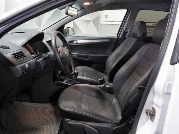 Opel Astra H Рестайлинг с пробегом 2013 года, цена 615 000 рублей, 214500 км, седан, Автокод Объявления