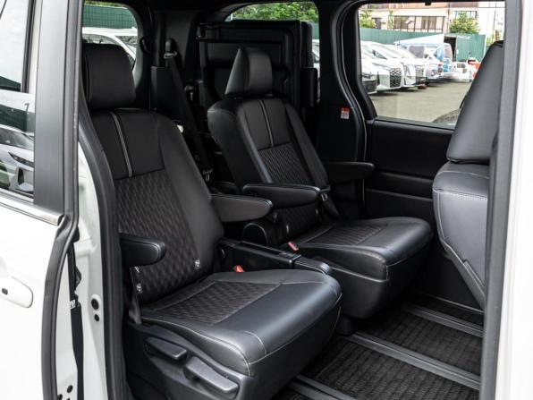 Toyota Noah IV (R90) с пробегом 2024 года, цена 4 170 000 рублей, 25260 км, минивэн, Автокод Объявления