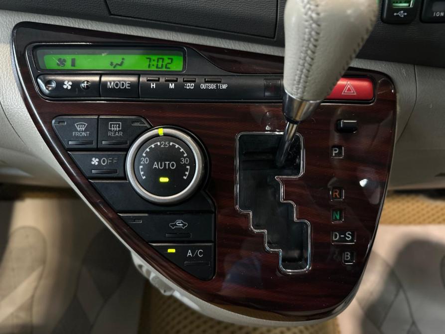 Toyota ISis I Рестайлинг Санкт-Петербург  - изображение 21