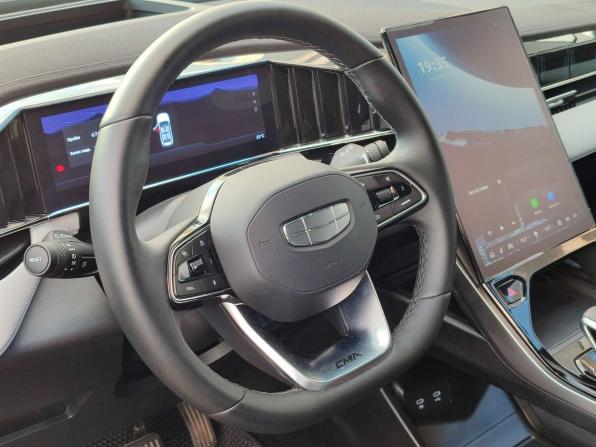 Geely Atlas II с пробегом 2024 года, цена 3 139 000 рублей, 6767 км, внедорожник, Автокод Объявления