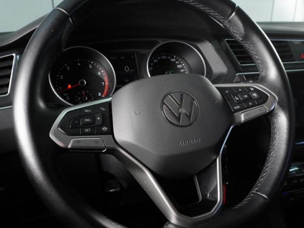 Volkswagen Tiguan II Рестайлинг с пробегом 2021 года, цена 2 999 000 рублей, 41955 км, внедорожник, Автокод Объявления