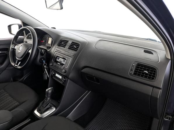 Volkswagen Polo V Рестайлинг с пробегом 2017 года, цена 1 300 000 рублей, 80000 км, седан, Автокод Объявления