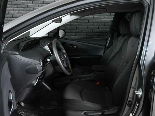 Toyota Prius IV (XW50) с пробегом 2021 года, цена 2 550 000 рублей, 41207 км, лифтбек, Автокод Объявления