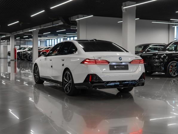 BMW 5 серии VIII (G60/G61/G68) с пробегом 2024 года, цена 7 400 000 рублей, 23532 км, седан, Автокод Объявления