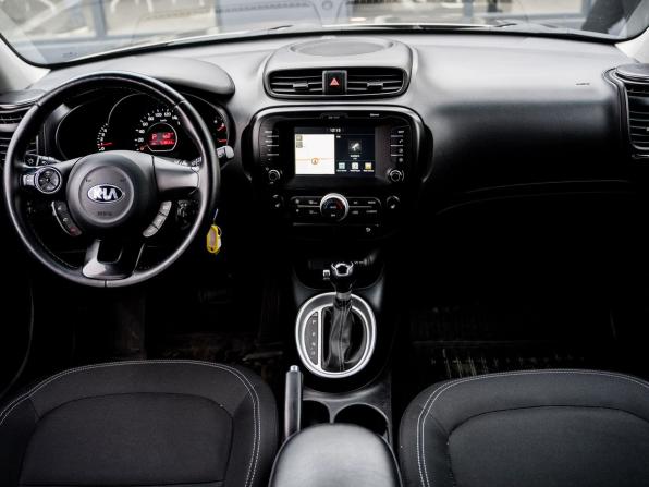 Kia Soul II Рестайлинг с пробегом 2018 года, цена 1 800 000 рублей, 53831 км, хэтчбек, Автокод Объявления
