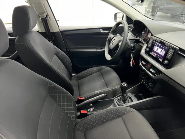 Skoda Rapid II с пробегом 2021 года, цена 1 699 000 рублей, 77010 км, лифтбек, Автокод Объявления
