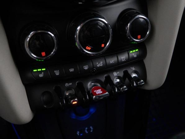 Mini Hatch III (F55/F56) с пробегом 2015 года, цена 1 749 999 рублей, 158997 км, хэтчбек, Автокод Объявления