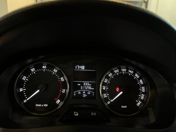 Skoda Rapid I с пробегом 2014 года, цена 597 000 рублей, 317295 км, лифтбек, Автокод Объявления