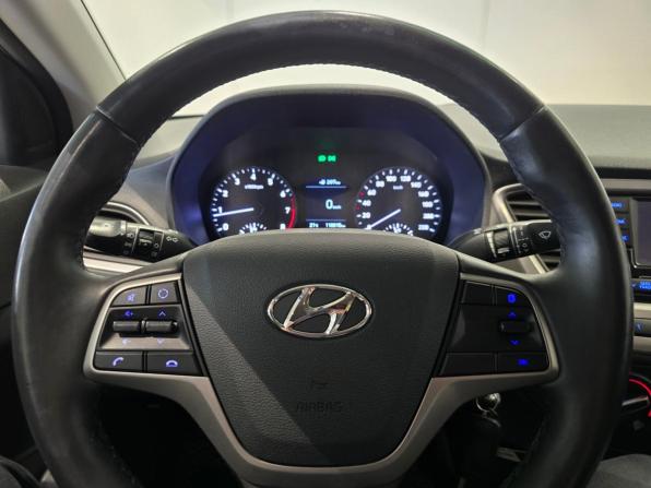 Hyundai Solaris II с пробегом 2018 года, цена 980 000 рублей, 110002 км, седан, Автокод Объявления