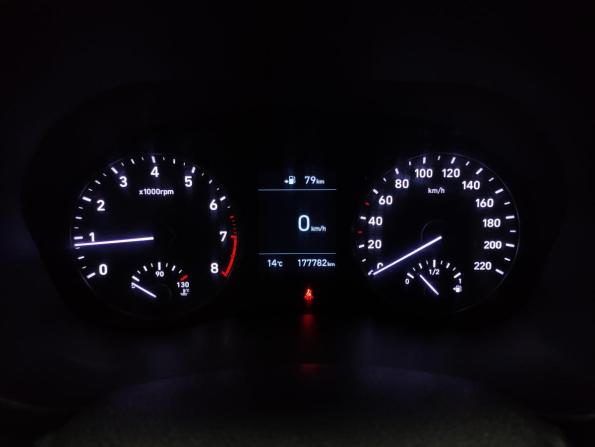 Hyundai Solaris II с пробегом 2018 года, цена 1 099 000 рублей, 177781 км, седан, Автокод Объявления