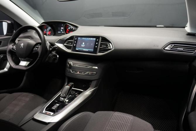 Peugeot 308 II Рестайлинг с пробегом 2018 года, цена 1 690 000 рублей, 149447 км, универсал, Автокод Объявления