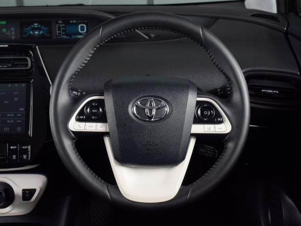 Toyota Prius IV (XW50) с пробегом 2018 года, цена 1 799 995 рублей, 158858 км, лифтбек, Автокод Объявления