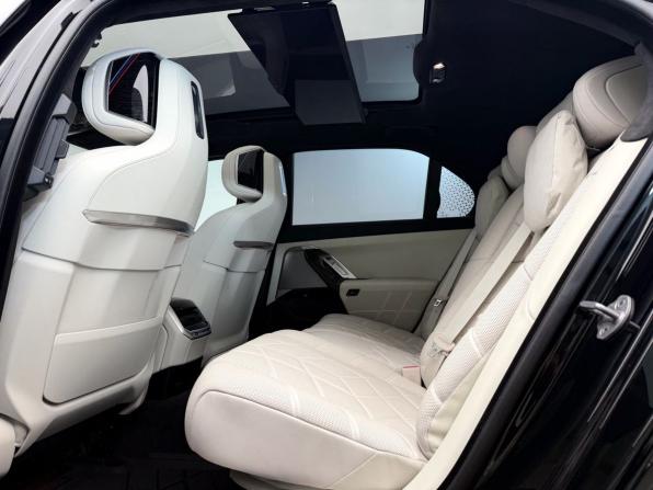 BMW 7 серии VII (G70) с пробегом 2023 года, цена 15 300 000 рублей, 11587 км, седан, Автокод Объявления