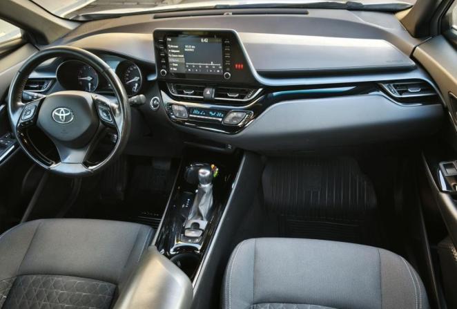 Toyota C-HR I Рестайлинг с пробегом 2021 года, цена 2 650 000 рублей, 93617 км, внедорожник, Автокод Объявления