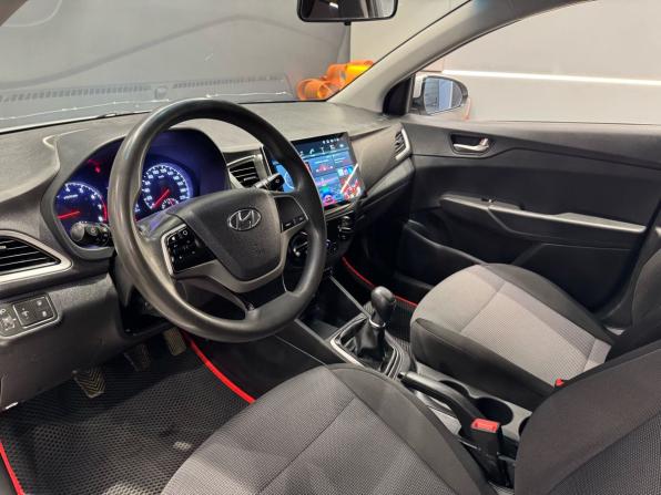 Hyundai Solaris II с пробегом 2017 года, цена 1 059 000 рублей, 155000 км, седан, Автокод Объявления
