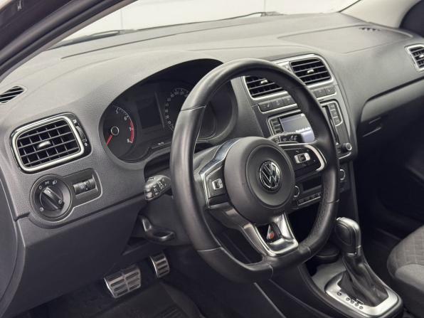 Volkswagen Polo V Рестайлинг с пробегом 2018 года, цена 1 620 000 рублей, 72192 км, седан, Автокод Объявления
