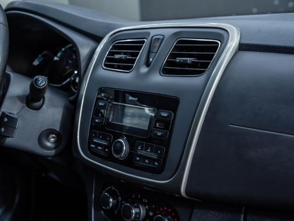 Renault Sandero II Рестайлинг с пробегом 2020 года, цена 1 378 000 рублей, 80846 км, хэтчбек, Автокод Объявления