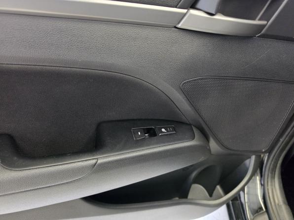 Hyundai Elantra VI (AD) с пробегом 2018 года, цена 1 399 000 рублей, 136041 км, седан, Автокод Объявления