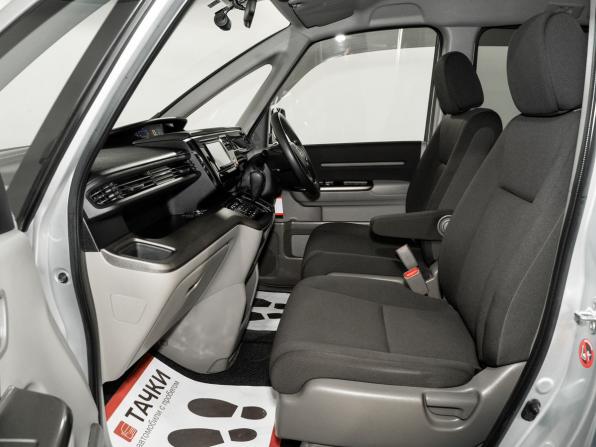 Honda Stepwgn V с пробегом 2017 года, цена 1 950 000 рублей, 48460 км, минивэн, Автокод Объявления