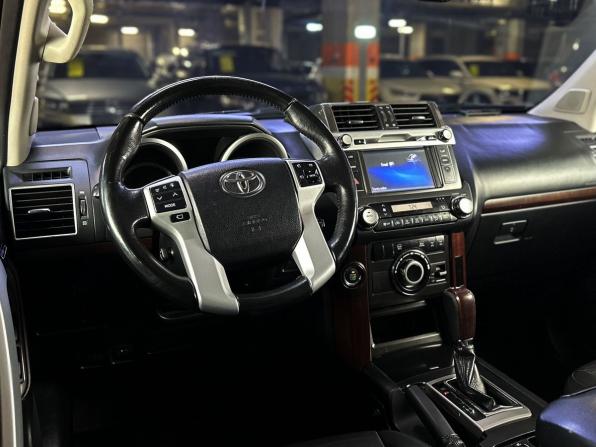 Toyota Land Cruiser Prado 150 Series Рестайлинг 1 с пробегом 2014 года, цена 2 740 000 рублей, 329006 км, внедорожник, Автокод Объявления