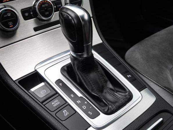 Volkswagen Passat B7 с пробегом 2012 года, цена 1 180 000 рублей, 271812 км, седан, Автокод Объявления
