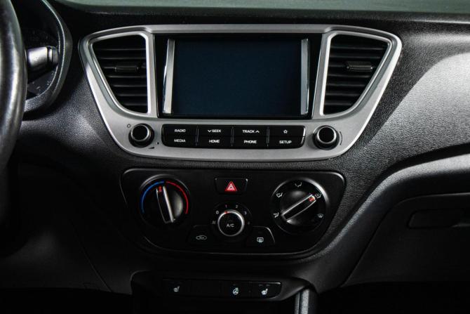Hyundai Solaris II с пробегом 2017 года, цена 1 099 000 рублей, 139000 км, седан, Автокод Объявления