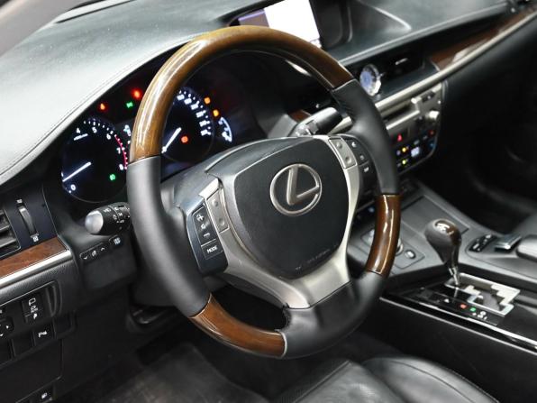 Lexus ES VI с пробегом 2013 года, цена 2 250 000 рублей, 265029 км, седан, Автокод Объявления