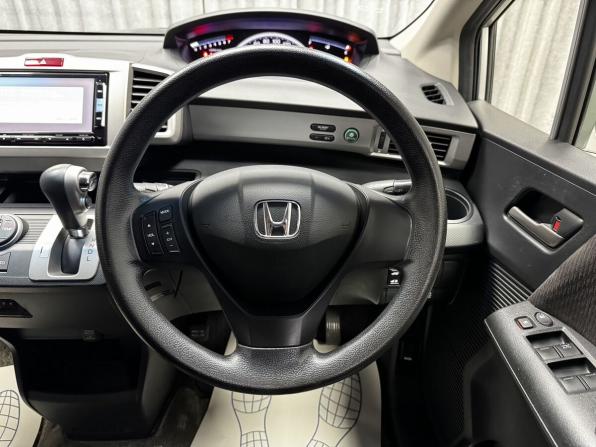 Honda Freed I Рестайлинг с пробегом 2013 года, цена 1 200 000 рублей, 114787 км, компактвэн, Автокод Объявления